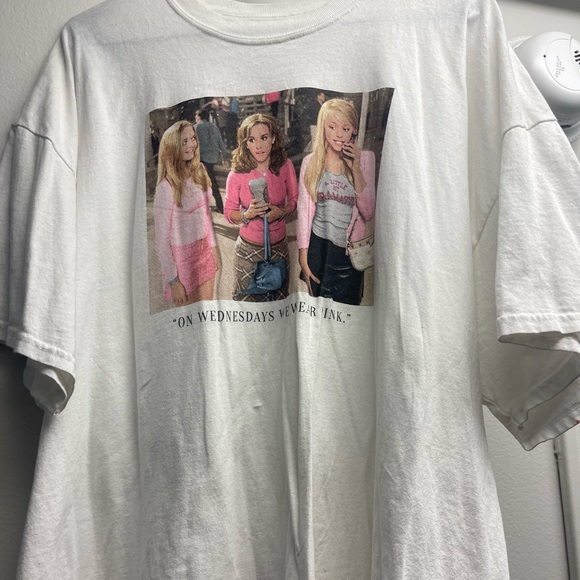 on wednesdays we wear pink graphic tee size 2x - Picture 2 of 4